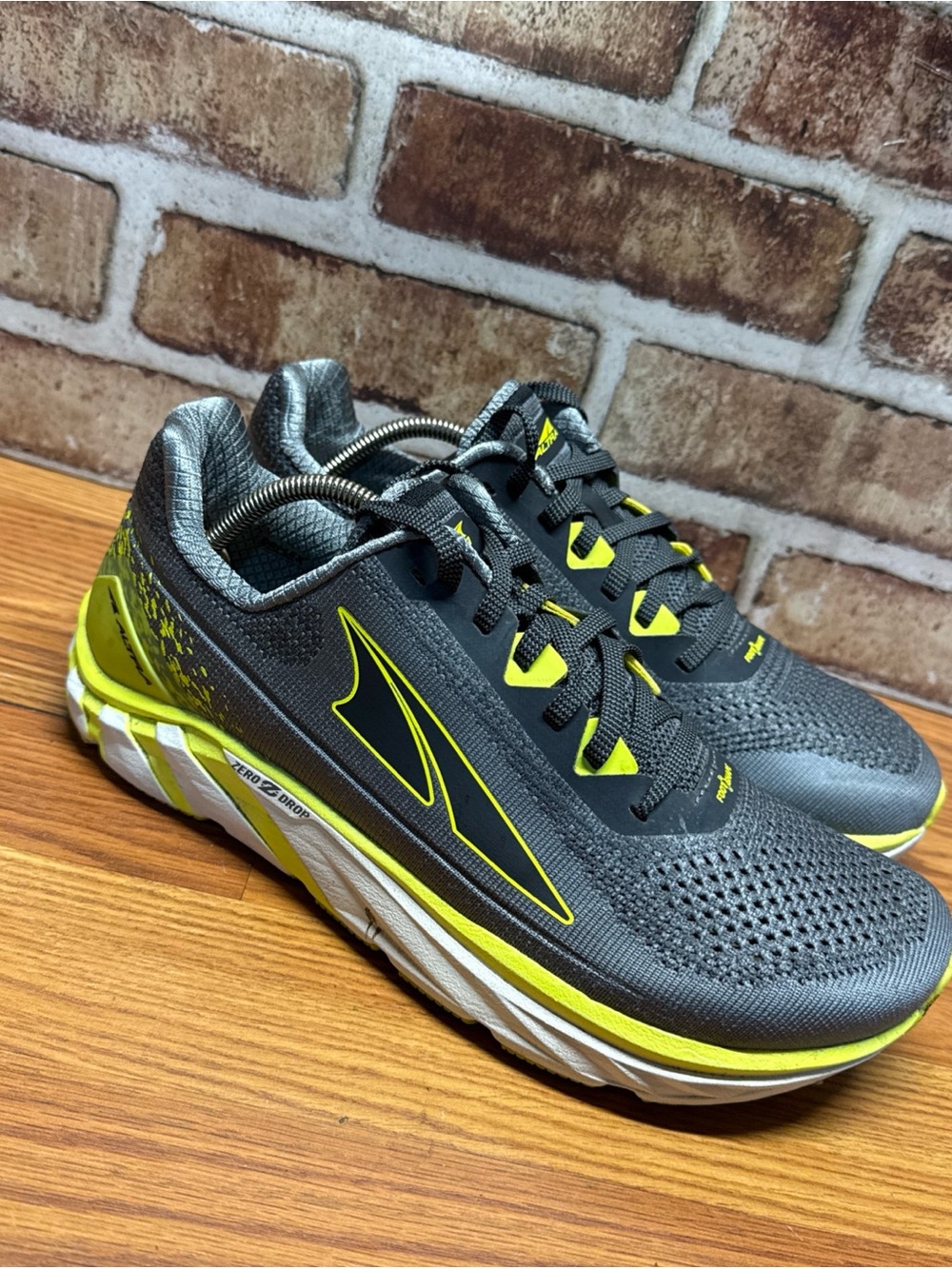 Altra Torin 4 Plush Men's size 8.5 Grey Volt Running Shoes
